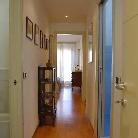 With 2 Bedrooms In Viareggio, With Balcony And Wifi - 300 M * Viareggio