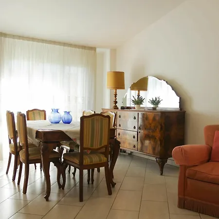 With 2 Bedrooms In Viareggio, With Balcony And Wifi - 300 M Viareggio