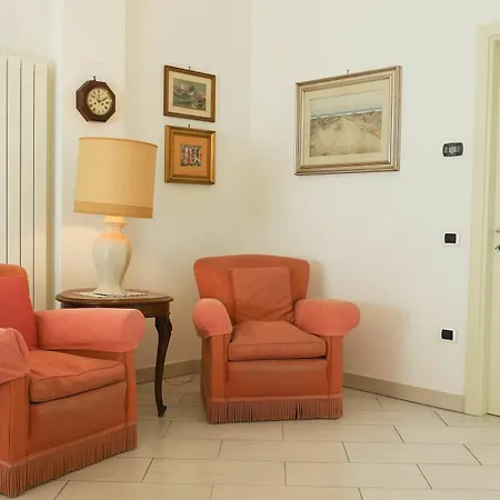 With 2 Bedrooms In Viareggio, With Balcony And Wifi - 300 M *